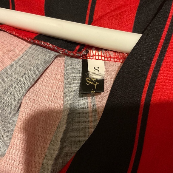 Red and black v neck blouse - Picture 4 of 4